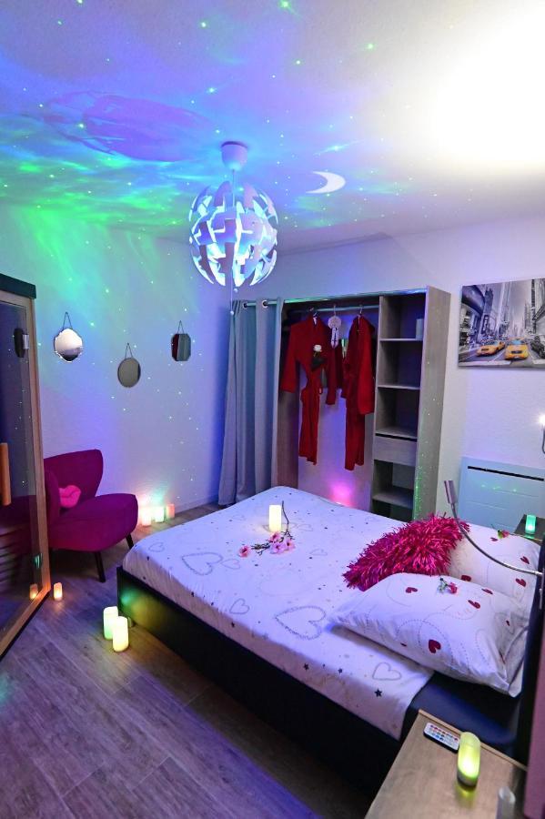 Luxe Sauna Privatif Et Grand Bain Jacuzzi A Deux A Biscarosse Plage Pour Nuit Romantique Avec Decoration Led Et Bougies Бискаррос Экстерьер фото